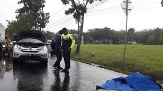 Diduga Oleng, Pengendara Sepeda Motor Tewas Tabrak Mobil di Jalan Jogja-Wates