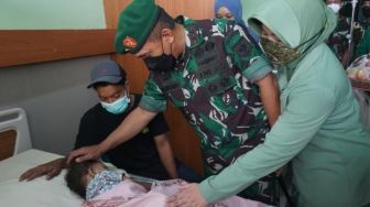 Kisah Bayi 4 Tahun Hidup Tanpa Lubang Anus di Maros dan Kebaikan Hati Pangdam Hasanuddin Mayjen TNI Andi Muhammad