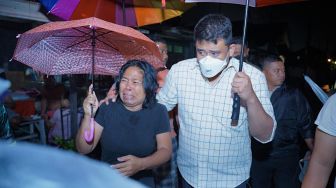 Bobby Nasution Terobos Banjir Guna Pastikan Warga Aman dan Terlayani dengan Baik