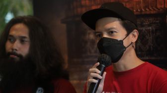 Aktor Dimas Seto ditemui saat jumpa pers film Hayya 2 di Epicentrum XXI, Kuningan, Jakarta, Sabtu (12/3/2022). [Suara.com/Angga Budhiyanto]