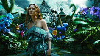 Review Film Alice in Wonderland, Film Fantasi dengan Visual Unik dan Lucu