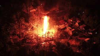 Kebakaran Sumur Minyak Ilegal di Aceh