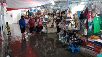 Sebulan Berjualan di Teras Malioboro 2, Pedagang Keluhkan Banjir dan Genangan saat Hujan Deras