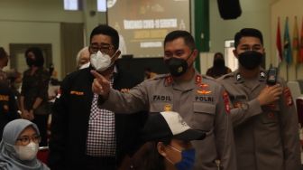 Kapolda Metro Jaya Jenguk Kasat Intel Polres Jakpus yang Jadi Korban Pemukulan