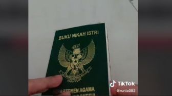 Viral Ternyata Ini Kegunaan Plastik yang Ada di Buku Nikah, Sudah Tahu?