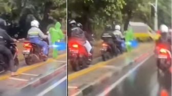 Begini Cara Pedagang Keliling Beri Efek Jera Ke Pemotor yang Melintas di Trotoar, Santuy Abis!