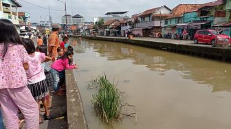 Diamuk dan Ditenggelamkan Massa di Sungai Jerambah Geledek, Avanza Belum Evakuasi: Tunggu Air Surut