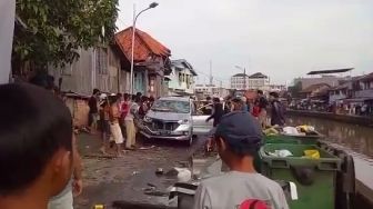 Avanza Diamuk Massa dan Ditenggelamkan di Sungai Jerambah Geledek, Netizen Menyesalkan: Emang Dak Biso Baik-Baik Yo?