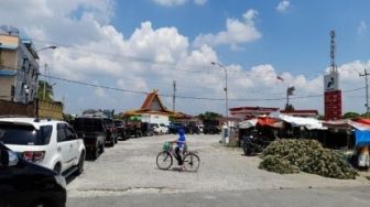 Antrean Solar di SPBU Arengka Pekanbaru Capai Seratus Meter