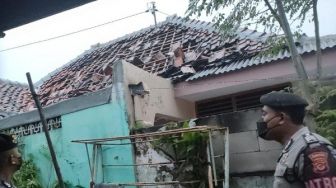 RW 07 Pulobaru Selatan Disapu Puting Beliung, 12 Rumah Rusak