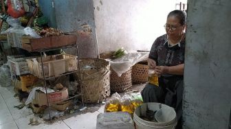Pedagang dan Pembeli Kompak Keluhkan Kelangkaan Minyak Goreng di Semarang