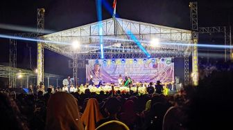 Ribuan Mafish Larut Dalam Lantunan Sholawat Gus Ali Gondrong