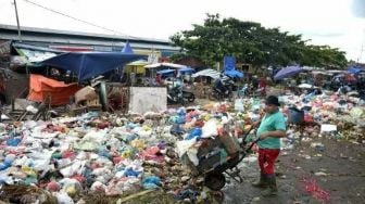 Sembarangan Buang Sampah di Pekanbaru Didenda Rp5 Juta