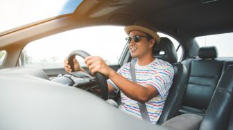 11 Tips Aman Melakukan Perjalanan Jauh dengan Mobil Pribadi
