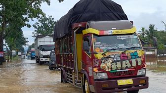 Duh! Banjir Ruas Jalan Nasional Banyumas-Yogyakarta, Jasminto Terjebak Macet Hingga Enam Jam