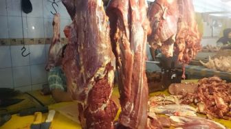 Gara-gara Penyebaran PMK, Omzet Pedagang Daging Sapi Potong di Baturaja Turun