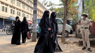 Pengadilan India Kukuhkan Larangan Hijab di Ruang Kelas