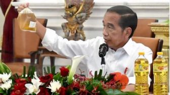 Jokowi Subsidi Minyak Goreng Curah Rp14.000 Per Liter, Warganet: Harganya Subsidi, tapi Barangnya Susah, Pak