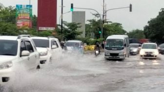 Banjir Masih Genangi Jalan di Batam dari Simpang Frengki hingga ke Laksamana Bintan