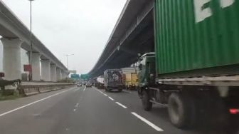 Hari Ini Tol Jakarta-Cikampek Padat, Simak Penjelasannya!