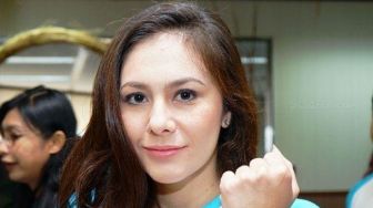 Wulan Guritno Tampil Seksi Curi Perhatian Publik, Netizen: Hot Mom, Nggak Ada Obat