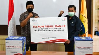 Telkom Tinjau Infrastruktur Sekaligus Salurkan Bantuan bagi Masyarakat Korban Banjir di Serang Banten