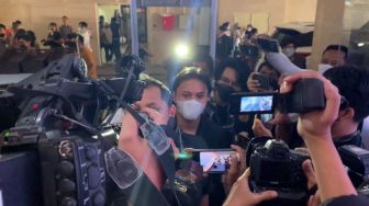 Masih Bungkam, Rizky Febian Digandeng Kuasa Hukum Masuk Gedung Bareskrim