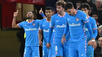 Bek Atletico Madrid Renan Lodi merayakan golnya setelah mencetak gol pembuka selama pertandingan leg kedua babak 16 besar Liga Champions UEFA antara Manchester United melawan Atletico Madrid di Old Trafford, Rabu (16/3/2022) dini hari WIB. Paul ELLIS / AFP
