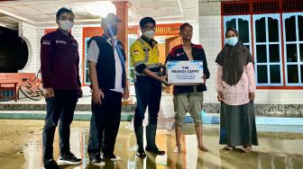 Tim Reaksi Cepat Semen Gresik Salurkan Logistik untuk Korban Banjir di Kabupaten Rembang
