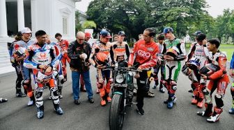 Ketika Rider MotoGP Mengagumi Motor Custom Kepala Negara Kita
