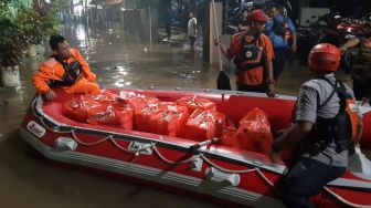 Hujan 3 Jam, Pondok Aren Tangsel Dikepung Banjir, Ketinggian Air Capai 1,2 Meter