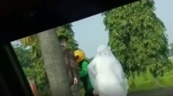 Viral! Tak Mau Terlambat Ijab Kabul, Pengantin Wanita di Tambun Nekat Naik Ojek ke KUA, Publik: Ngakak Sumpah