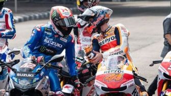 Meme Kocak Pol Espargaro Ejek Suzuki Gixxer SF250 yang Ditunggangi Alex Rins, "Motor Gue Langka Nih"