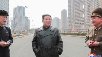 Viral Tamu Kondangan Mirip Kim Jong Un Nyumbang Lagu, Kostumnya Bikin Heboh