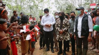 Resmikan Community Center, Mensos Berharap Suku Anak Dalam Kejar Ketertinggalan