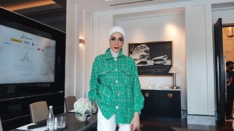 Tanggapi Polemik Paris Fashion Week, Model Senior Okky Asokawati Ungkap 3 Cara Desainer Indonesia Bisa Go International