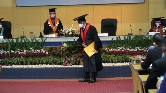 SYL Raih Gelar Profesor Kehormatan di Bidang Hukum Tata Negara dan Kepemerintahan dari Unhas