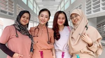 Kece Banget! Dua Dokter Ini CIptakan Baju Medis  yang Nyaman dan Fashionable