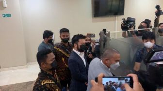 Penuhi Panggilan Polisi Terkait Kasus Indra Kenz, Rudy Salim Tampil Rapi dan Bergaya