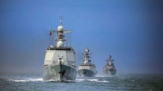 Kapal Perang China dan Taiwan Berlayar dengan Jarak Dekat, Masing-masing Lakukan Simulasi Serangan