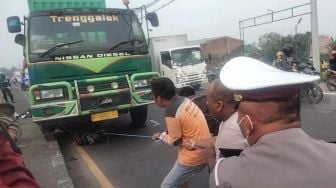 Kecelakaan Tragis Pemuda Jombang di Mojokerto, Motor dan Tubuhnya Sampai Masuk Kolong Truk Gandeng