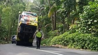 Cerita Sopir Truk Jadi Korban Google Maps, Kendaraan Jumping hingga Berakhir Kena Tilang Polisi