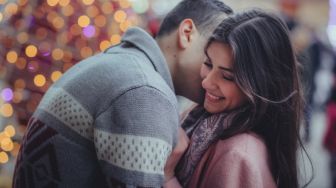 5 Tips Dasar Menjalani Hubungan Jarak Jauh, Awet Anti Galau