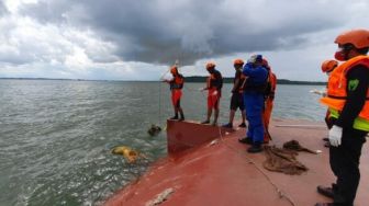 Laka Kapal di Teluk Adang, Evakuasi Jasad dari Dalam Kapal Dilakukan Basarnas