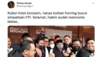 Dua Polisi Penembak Laskar FPI Bebas, Denny Siregar Bergembira Sampai Buat Karangan Bunga