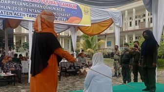 Tujuh Pelanggar Syariat Islam di Aceh Tamiang Dihukum Cambuk, Ini Kasusnya