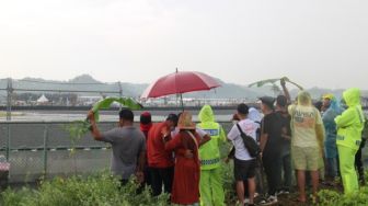 Hujan Selama Pelaksanaan MotoGP, Penonton: Mantra Pawang Hujan Tidak Berlaku