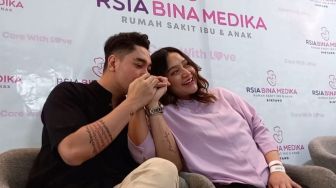 Siti Badriah dan Suami Ungkap Alasan Pilih Lahiran Secara Caesar