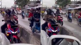 Meresahkan! Pengendara Motor Lawan Arah Tak Terima Mobil Mau Lewat, Adu Cekcok di Jalan, Publik: Salah Malah Ngeyel