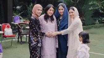 Outdoor dan Hanya Dihadiri Keluarga Inti, 5 Momen Pengajian 4 bulanan Aliya Rajasa